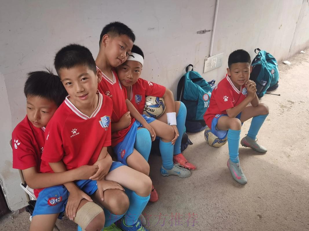 第三届亚足联青少年会议暨颁奖典礼在吉隆坡举行,山东鲁能泰山足球学校获得年度青训学院奖,徐根宝获年度青训教练特别贡献奖 第三届亚足联青少年会议暨颁奖典礼在吉隆坡举行,山东鲁能泰山足球学校获得年度青训学院奖,徐根宝获年度青训教练特别贡献奖